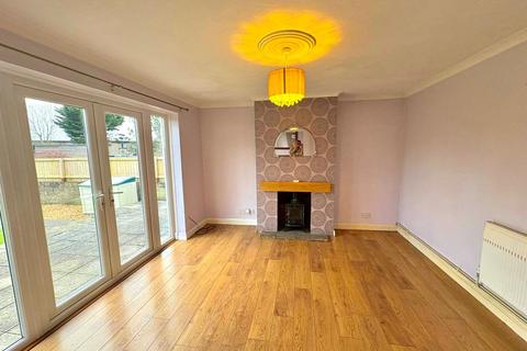 3 bedroom semi-detached house to rent, St. Winifreds Road, Bridgend
