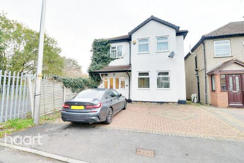 5 bedroom detached house to rent, Southern Way, ROMFORD
