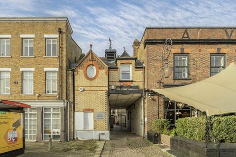 2 bedroom flat to rent, Balham Hill, London SW12