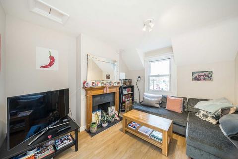 2 bedroom flat to rent, Balham Hill, London SW12