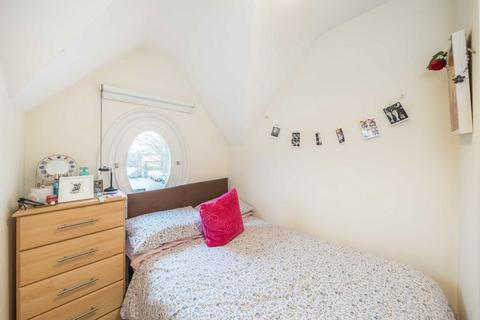 2 bedroom flat to rent, Balham Hill, London SW12