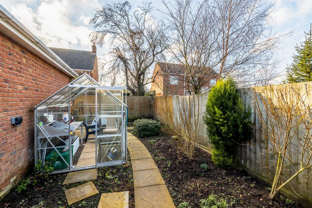 2 The Spinney Close (Kirton)-21.jpg
