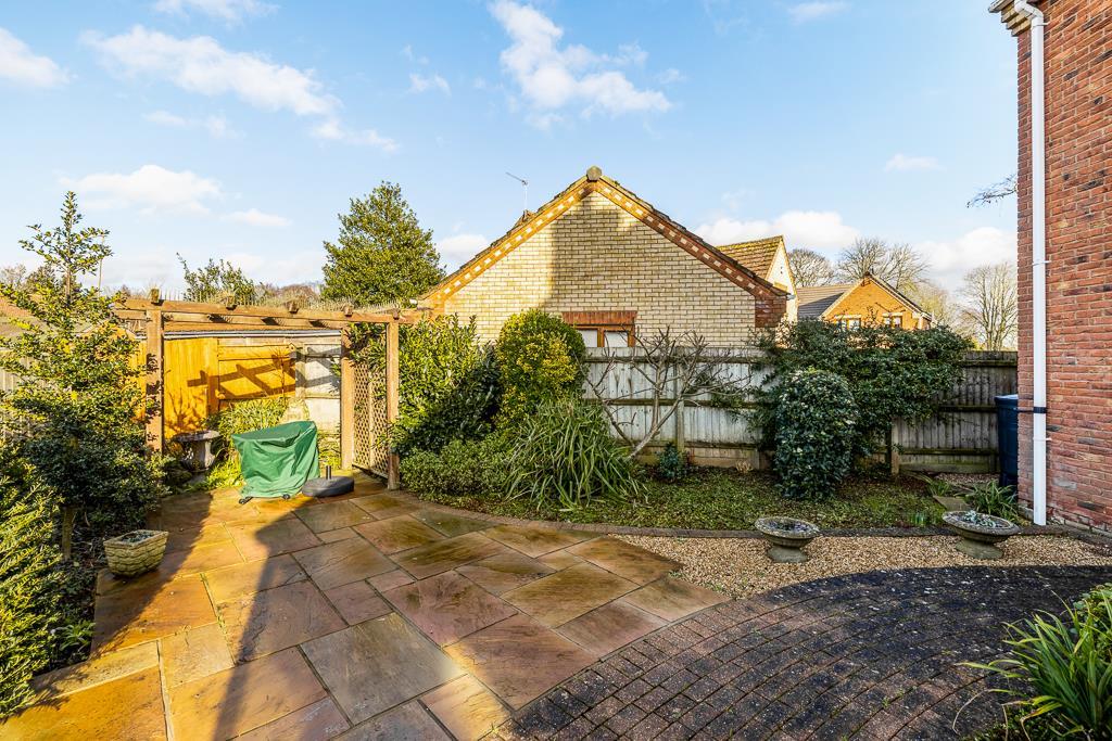 2 The Spinney Close (Kirton)-24.jpg