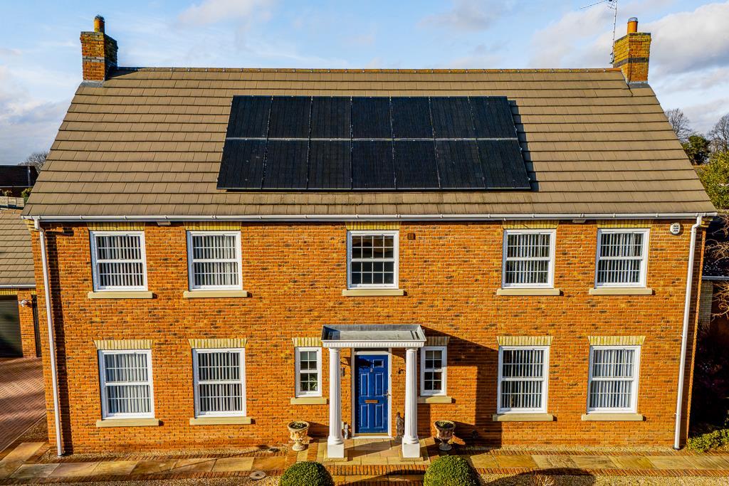2 The Spinney Close (Kirton)-2.jpg