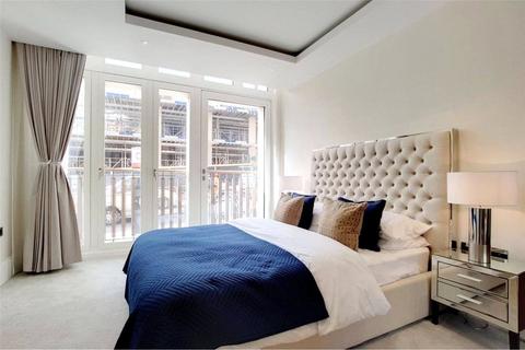 undefined, Strand, London, WC2R