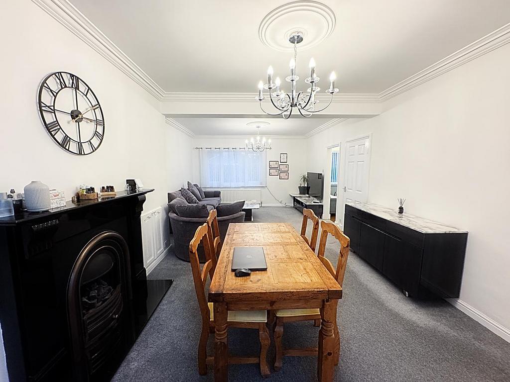Lounge/ Dining Room