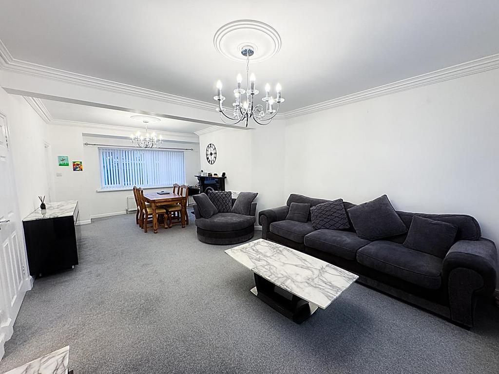 Lounge/ Dining Room