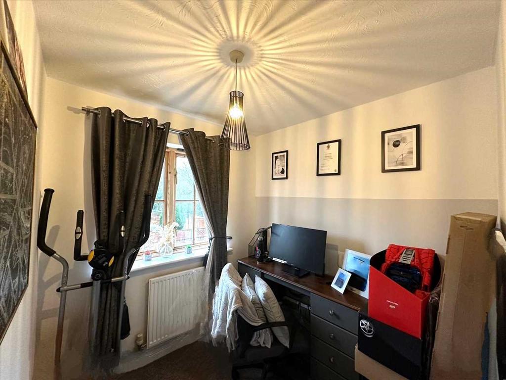 Front bedroom 3: