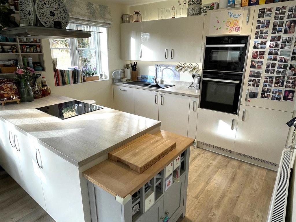Kitchen area.JPG