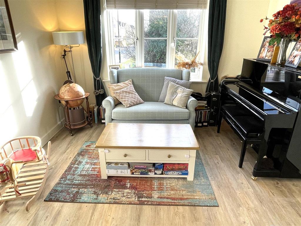 Sitting room alt.JPG