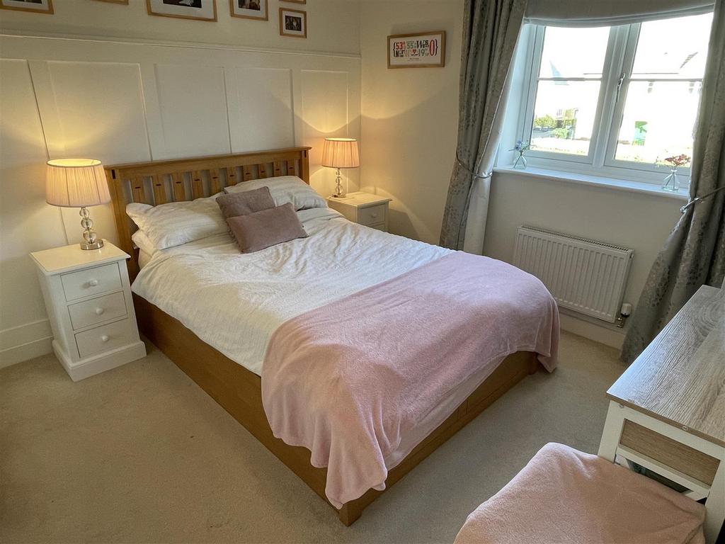 Bedroom 1.JPG