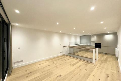2 bedroom flat to rent, 44 Hill View Court, Woking GU22