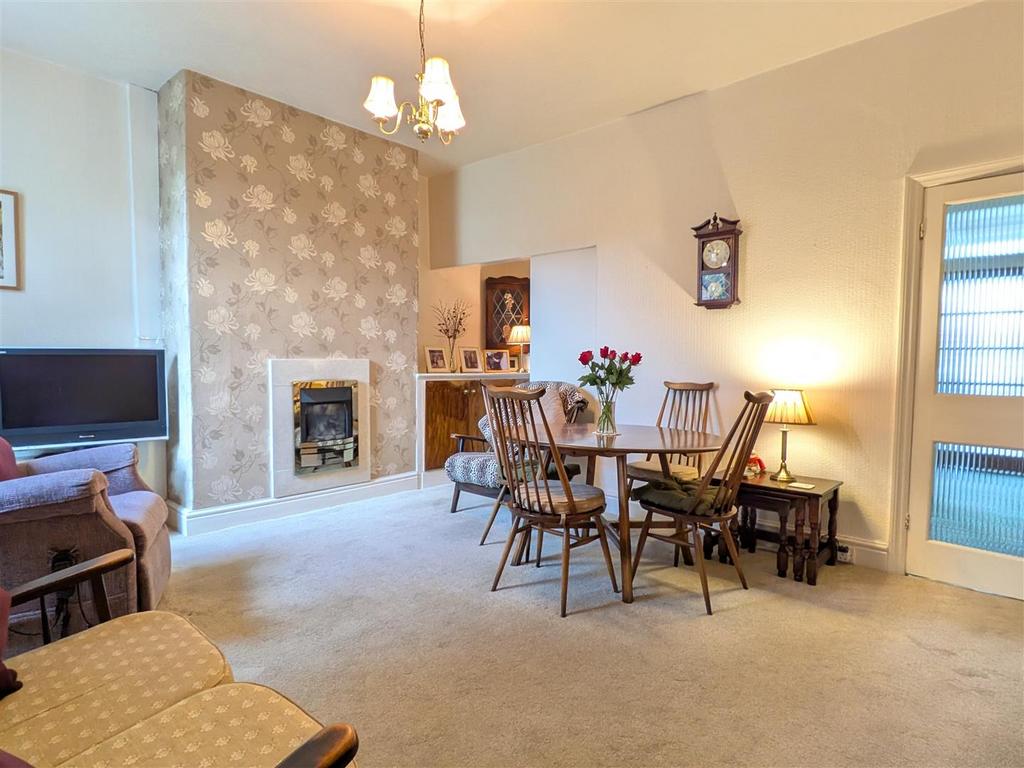 Dining/sitting room