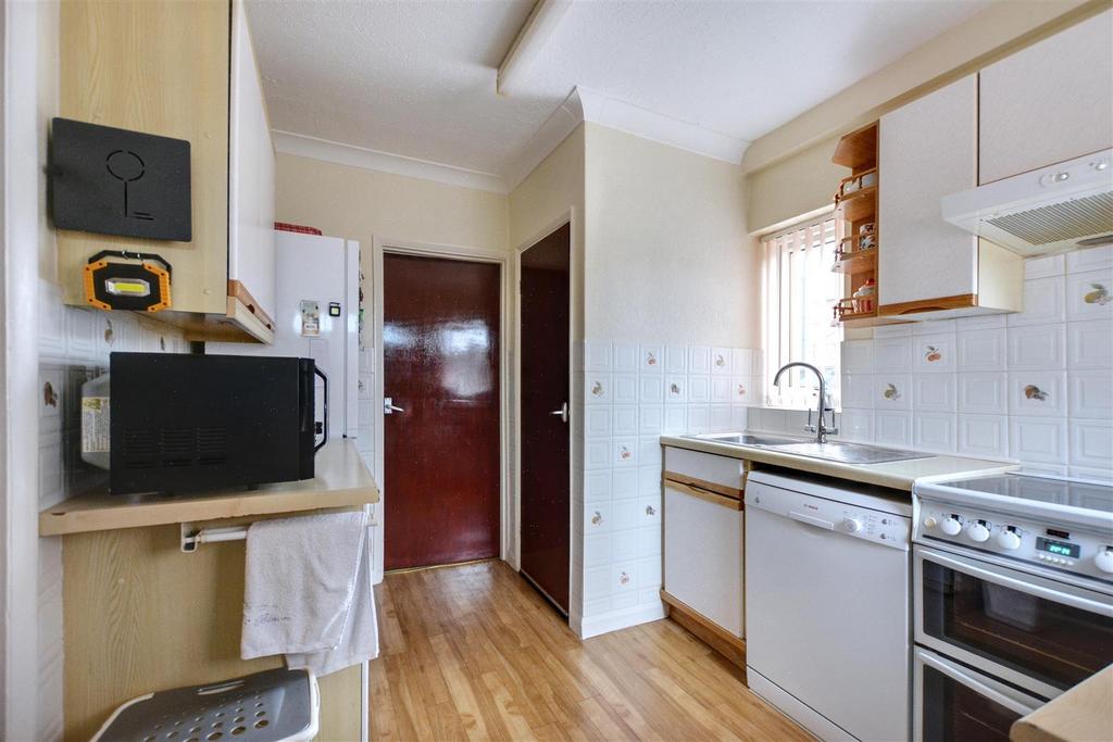 Kitchen 2.jpeg