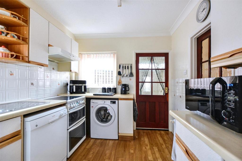 Kitchen 1.jpeg