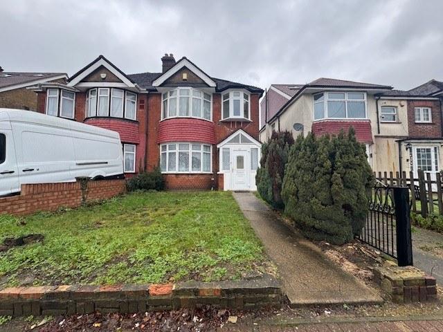 3 bed semi-detached house to rent Great South Wes