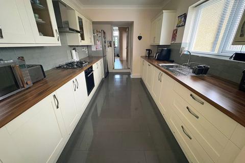 4 bedroom semi-detached house for sale, College Street, Ammanford, SA18