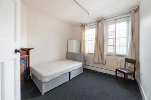 3 bedroom apartment to rent, Church Street, Reigate, RH2