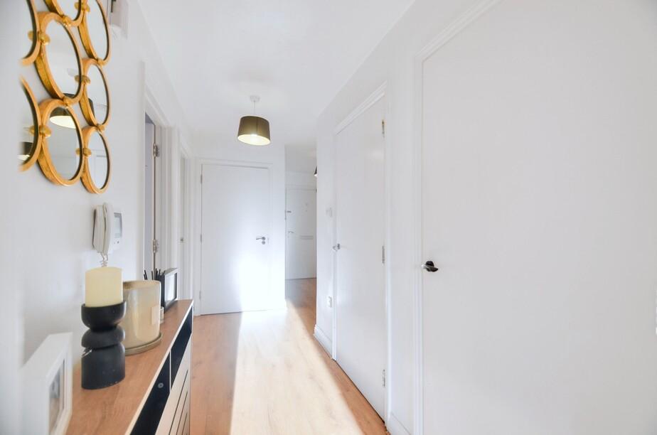 Hallway Pic (1).jpg