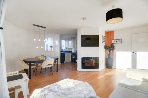 2 bedroom apartment for sale, at Oisc Court, 2 Craybrooke Road, London DA14