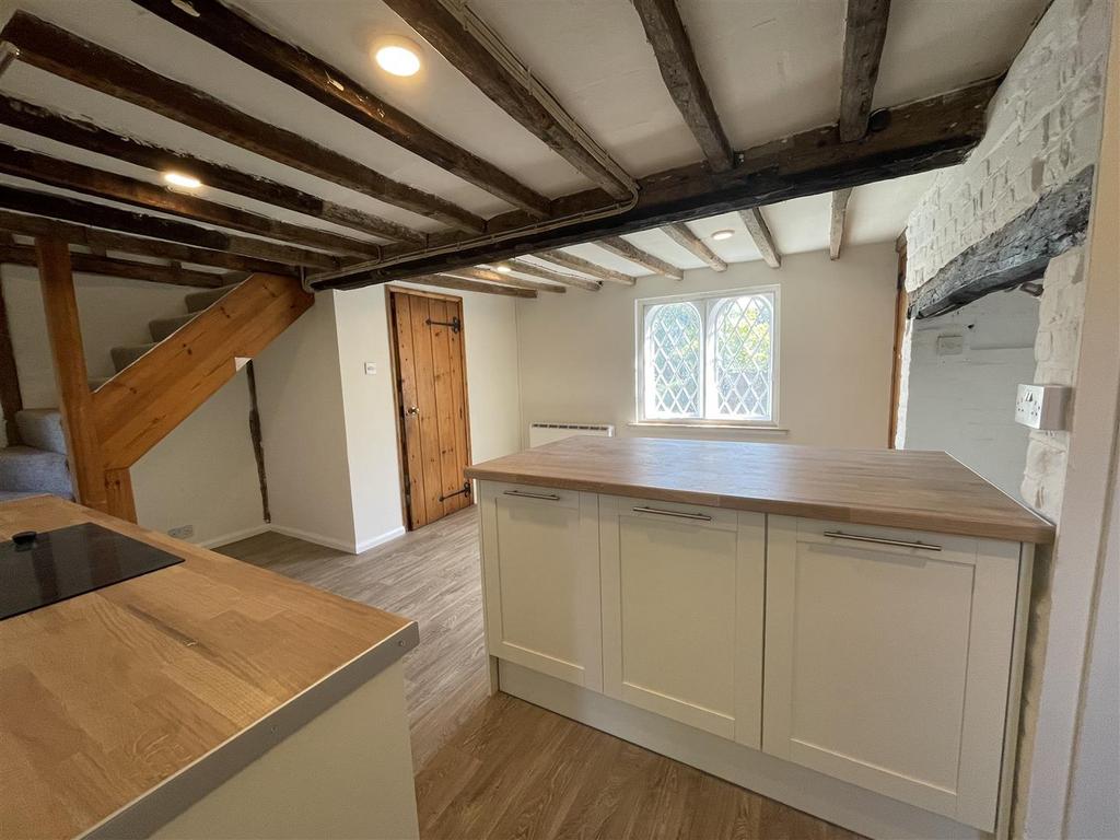 KITCHEN 2.jpg