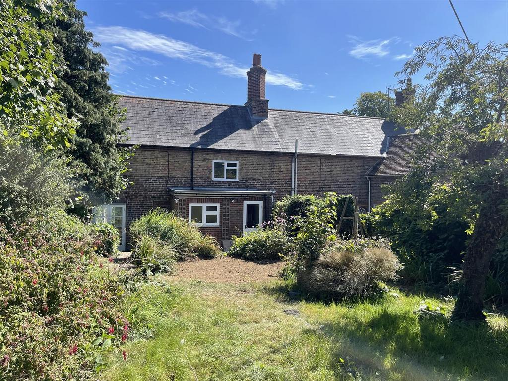 REAR GARDEN.jpg