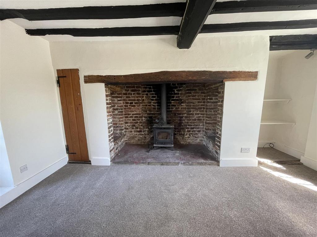 LIVING ROOM 3.jpg