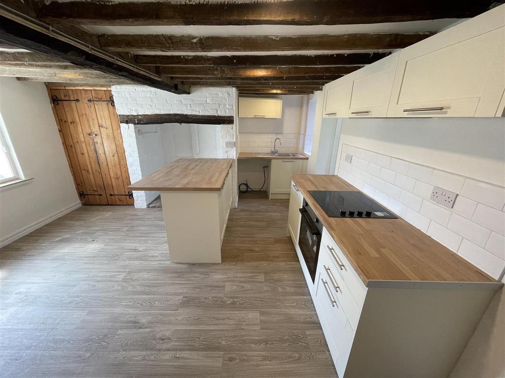 KITCHEN 1.jpg