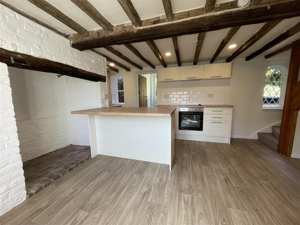 KITCHEN 3.jpg