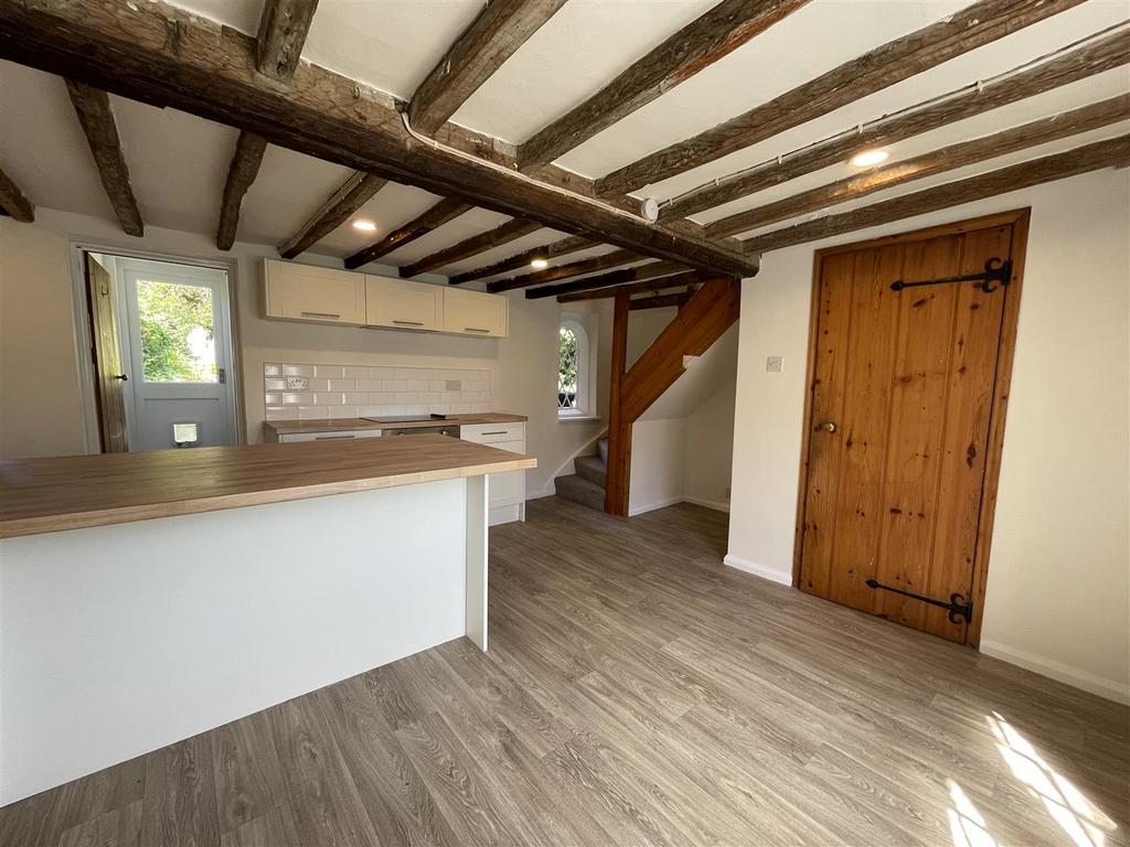 KITCHEN 4.jpg