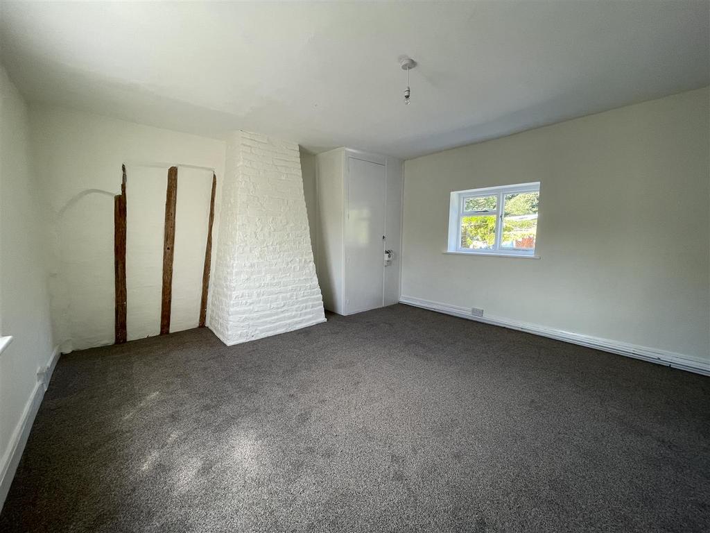 BEDROOM 1 -1.jpg