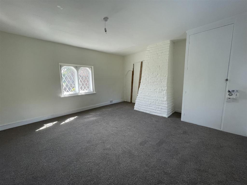 BEDROOM 1 - 2.jpg