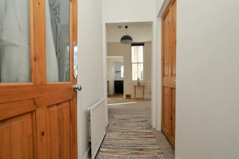 1 bedroom flat for sale, Shakspeare Walk, London