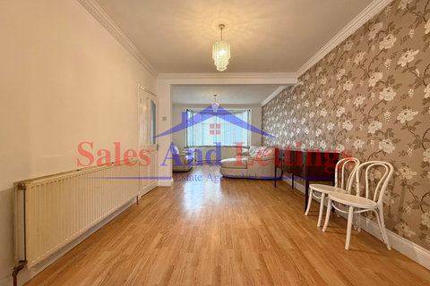 4 bedroom semi-detached house to rent, Burnside Crescent, Wembley HA0