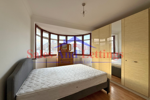 4 bedroom semi-detached house to rent, Burnside Crescent, Wembley HA0