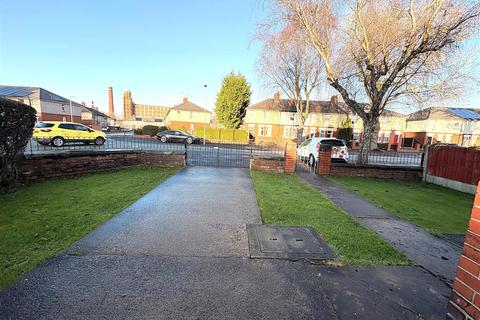 3 bedroom mews for sale, Hope Carr Road, Leigh