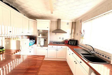 3 bedroom mews for sale, Hope Carr Road, Leigh