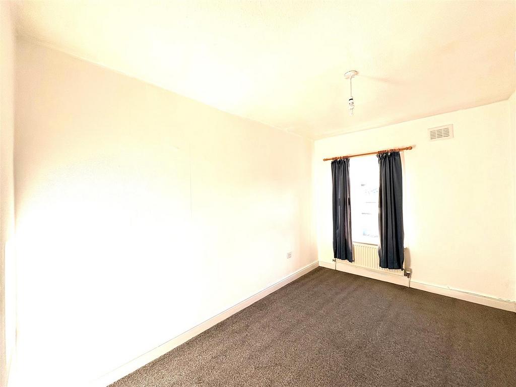 Bedroom 2 (2).jpg