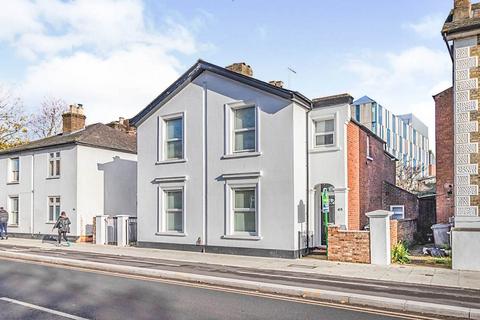 1 bedroom semi-detached house to rent, Penrhyn Road, Surrey KT1