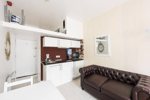 Studio to rent, Harrington Gardens, South Kensington, London, SW7