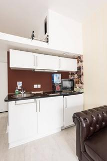 Studio to rent, Harrington Gardens, South Kensington, London, SW7