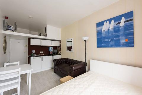 Studio to rent, Harrington Gardens, South Kensington, London, SW7