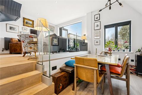 2 bedroom end of terrace house to rent, North Lodge Close, London, SW15