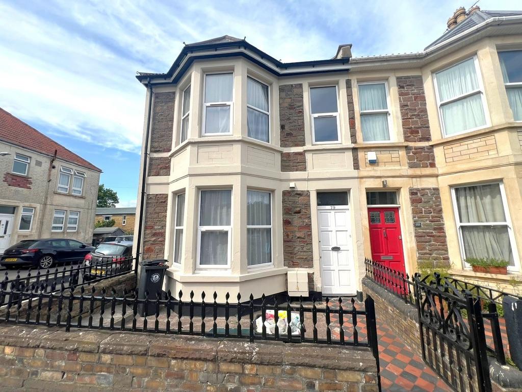 Attractive bay-front terraced house with tradit...