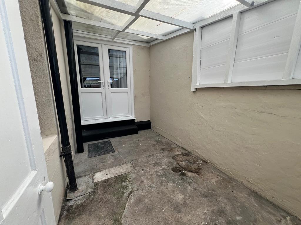 Covered rear entrance area with a translucent r...