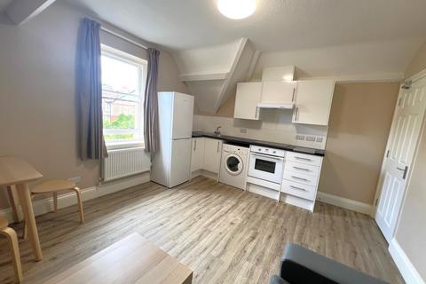 3 bedroom flat to rent, Walsingham Road, Bristol BS6