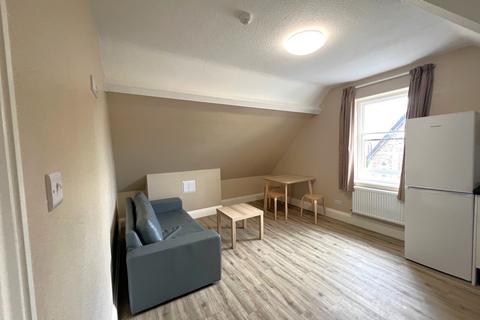 3 bedroom flat to rent, Walsingham Road, Bristol BS6