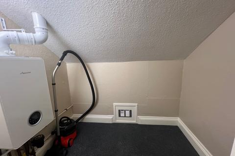 3 bedroom flat to rent, Walsingham Road, Bristol BS6