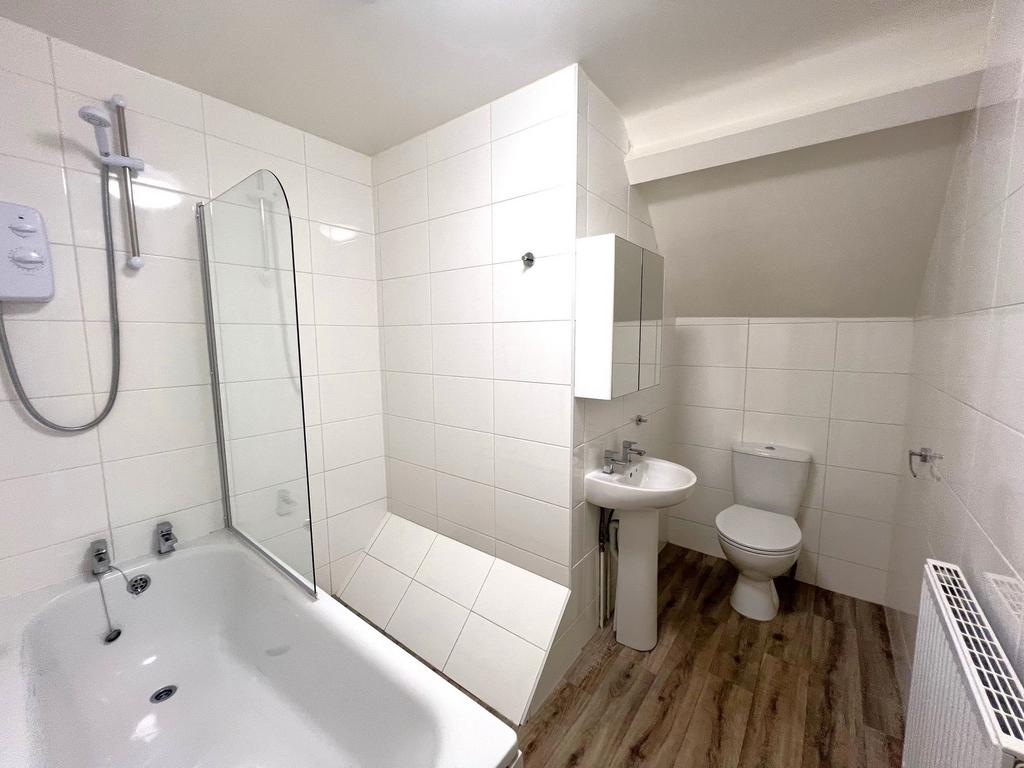 Bright, modern bathroom with a shower-over-bath...