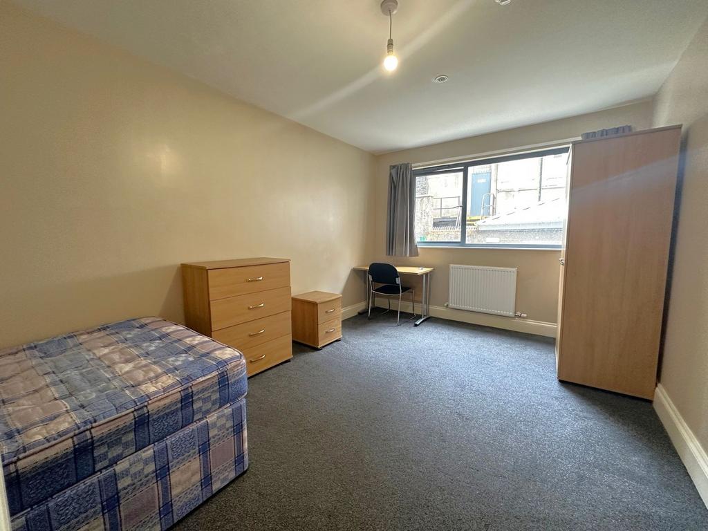 Bright, tidy single bedroom with a large window...